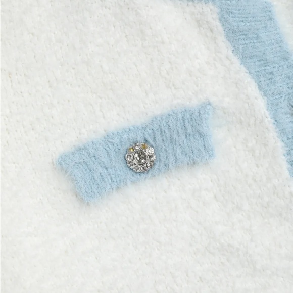 Blue and white cropped sweater medium/large new - Picture 5 of 6